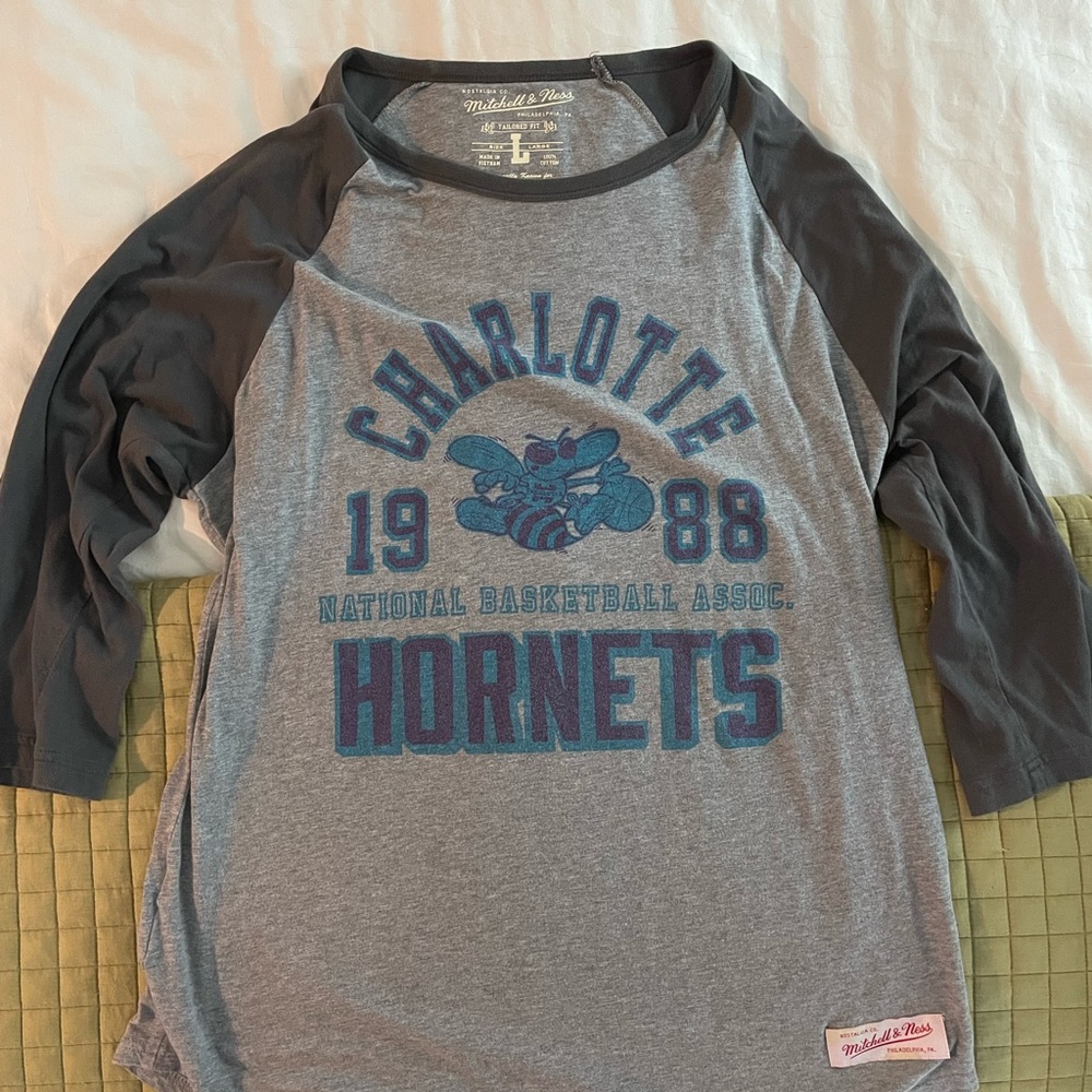 Mitchell and Ness Charlotte Hornets long sleeve tee, size L